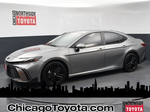 Used 2025 Toyota Camry SE w/ Convenience Package image 1