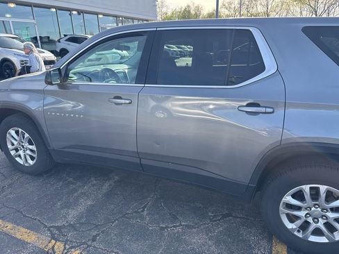 Used 2019 Chevrolet Traverse LS FWD image 5