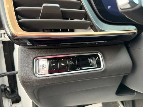 Used 2025 Buick Envision Avenir AWD/4WD image 24