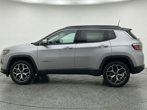 Used 2025 Jeep Compass Limited image 5