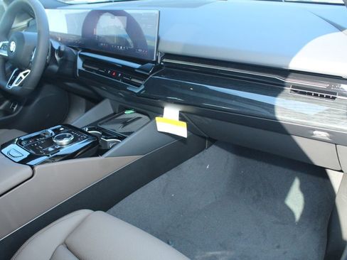 New 2026 BMW 530i xDrive w/ M Sport Package AWD/4WD image 24