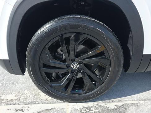 Used 2023 Volkswagen Atlas SE w/ Panoramic Sunroof Package image 8