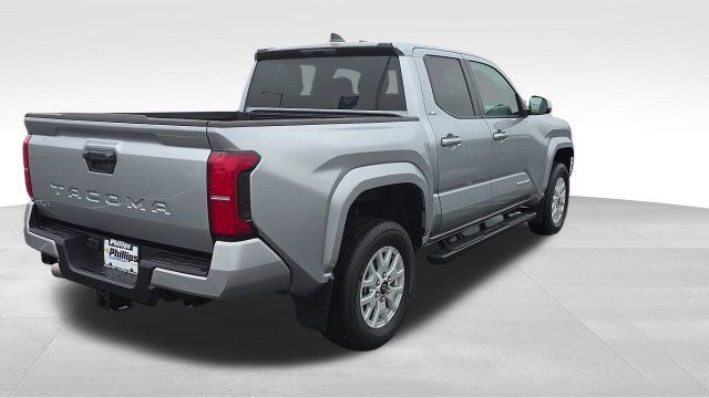 Used 2024 Toyota Tacoma SR5 AWD/4WD image 13