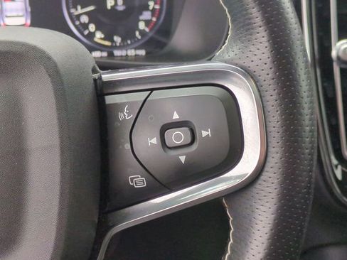 Used 2021 Volvo XC40 T5 R-Design image 21