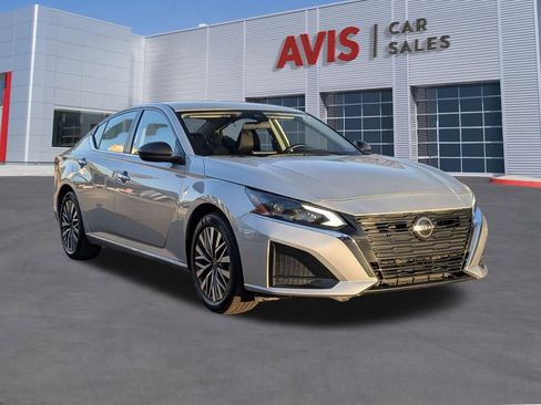 Used 2024 Nissan Altima 2.5 SV image 9