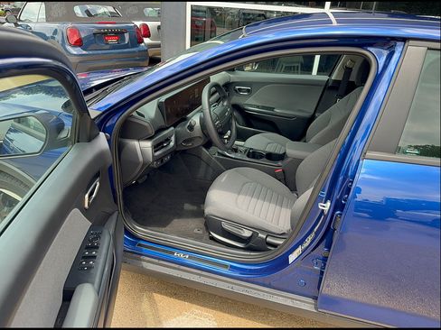 Used 2025 Kia K4 EX FWD image 5