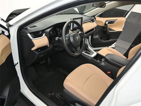 Used 2025 Toyota RAV4 LE image 4