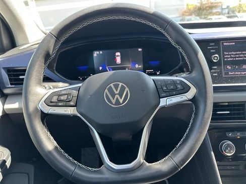 Certified 2023 Volkswagen Taos SE w/ Panoramic Sunroof Package AWD/4WD image 18
