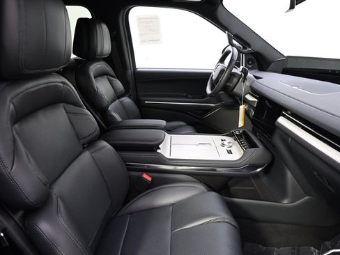 New 2026 Lincoln Navigator L Reserve AWD/4WD image 16