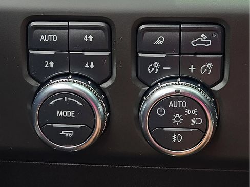 Used 2024 GMC Sierra 3500 AT4 w/ AT4 Premium Plus Package AWD/4WD image 18