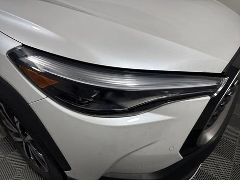 Used 2023 Toyota Corolla Cross XLE w/ Convenience Package image 12