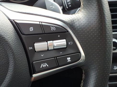 Used 2022 Genesis G70 2.0T RWD image 22