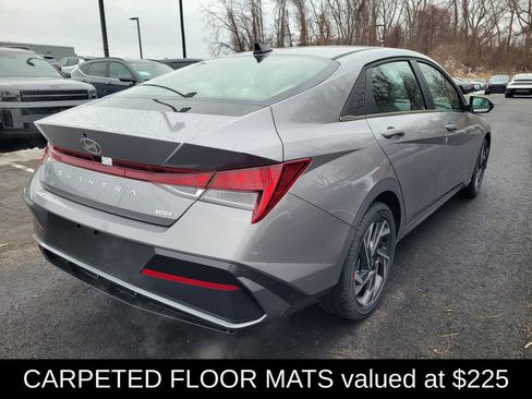 Used 2025 Hyundai Elantra Limited image 3