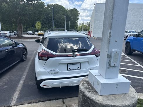 Used 2023 Nissan Kicks SV FWD image 8