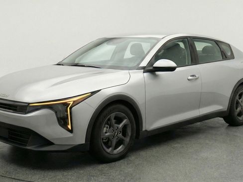Used 2025 Kia K4 FWD image 3