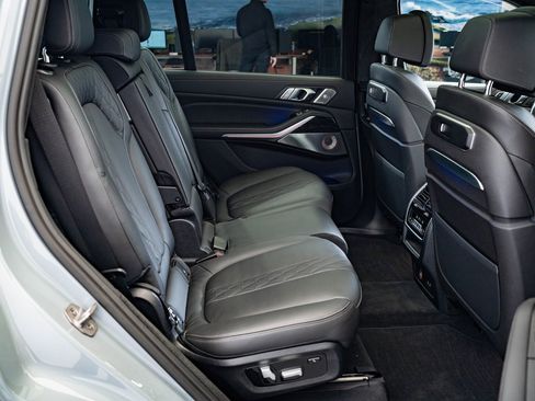 Used 2023 BMW X7 M60i w/ Executive Package image 35