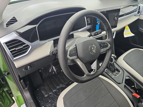 New 2026 Volkswagen Taos SE FWD image 15