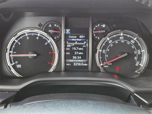 Used 2024 Toyota 4Runner TRD Off-Road image 29