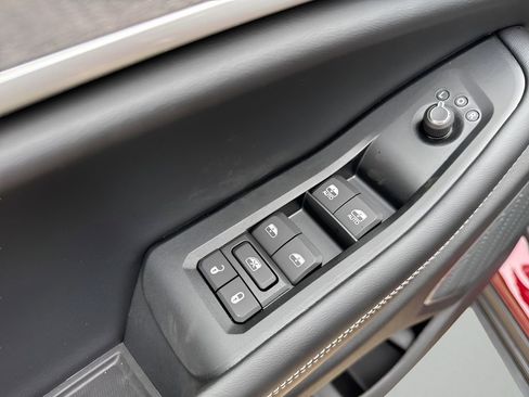 New 2025 Jeep Grand Cherokee L Limited w/ Luxury Tech Group II image 32