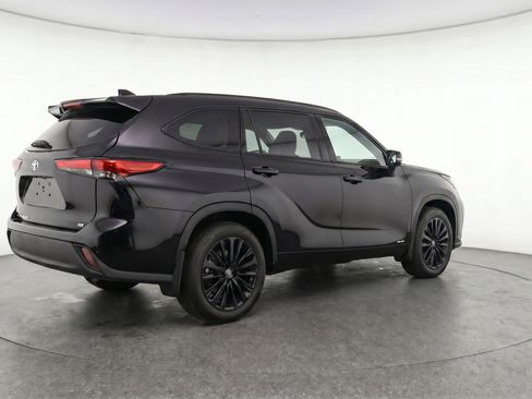 Used 2025 Toyota Highlander XSE image 9