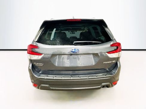 Used 2021 Subaru Forester Premium image 6