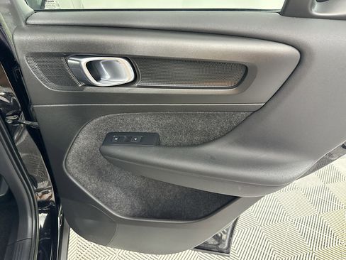 Used 2023 Volvo XC40 Recharge Plus image 26
