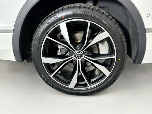 Used 2022 Volkswagen Tiguan SEL R-Line image 11