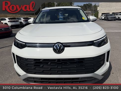 Used 2025 Volkswagen Tiguan S image 2