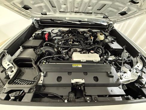 Certified 2025 Toyota Tacoma SR5 AWD/4WD image 10
