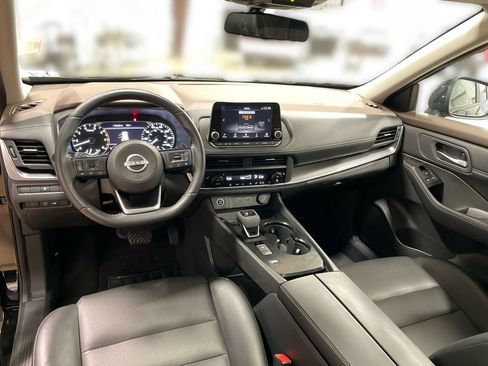 Used 2023 Nissan Rogue SV w/ SV Premium B Package FWD image 17