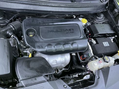 Used 2023 Jeep Cherokee Altitude Lux image 30