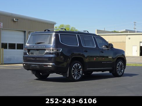 Used 2023 Jeep Grand Wagoneer Series III AWD/4WD image 7