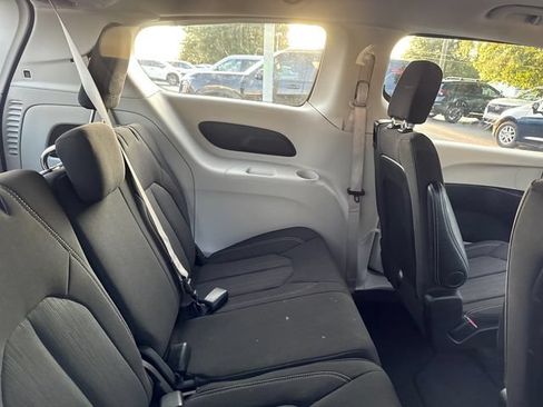 Used 2024 Chrysler Voyager LX FWD image 5