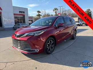 Used 2025 Toyota Sienna Platinum video 1