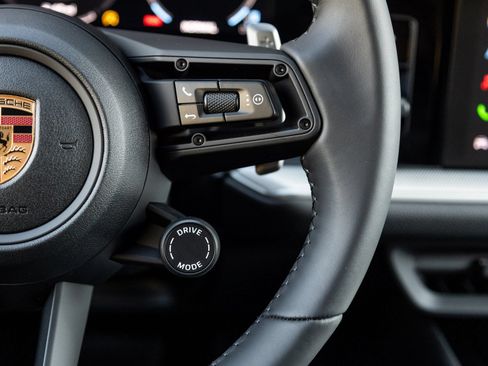 Certified 2026 Porsche Cayenne AWD/4WD image 16