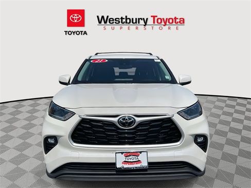 Certified 2021 Toyota Highlander LE image 3