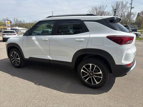Used 2025 Chevrolet TrailBlazer LT AWD/4WD image 5