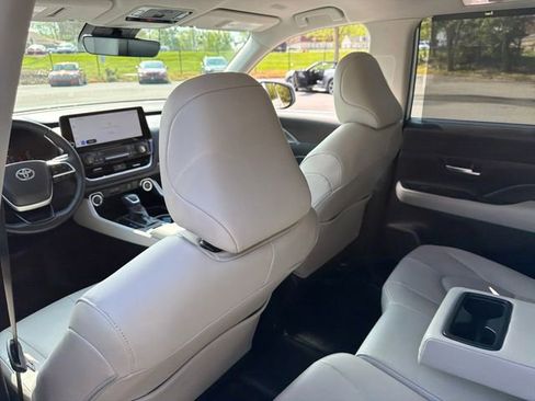 Used 2025 Toyota Grand Highlander AWD Hybrid image 28