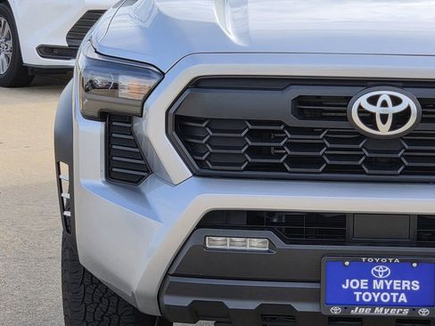 Used 2025 Toyota Tacoma TRD Off-Road AWD/4WD image 5
