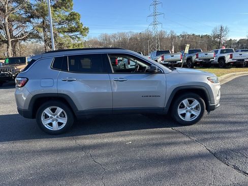 Used 2022 Jeep Compass Latitude image 6