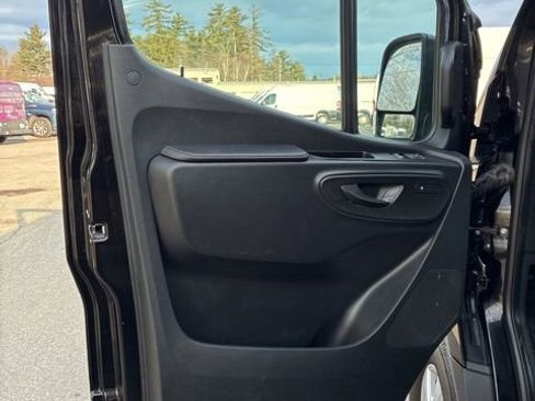 Used 2021 Mercedes-Benz Sprinter 2500 image 31