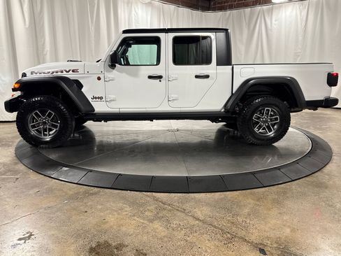 Used 2026 Jeep Gladiator Mojave AWD/4WD image 8
