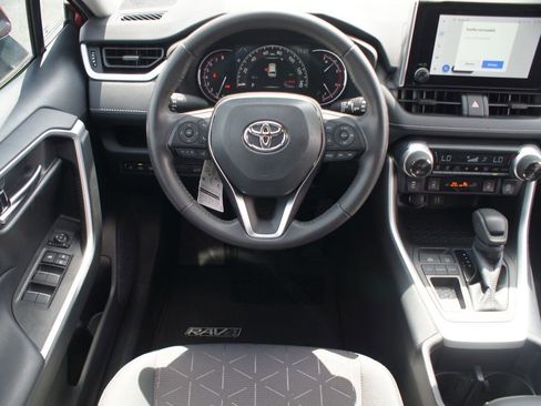 Used 2023 Toyota RAV4 XLE w/ Convenience Package FWD image 5