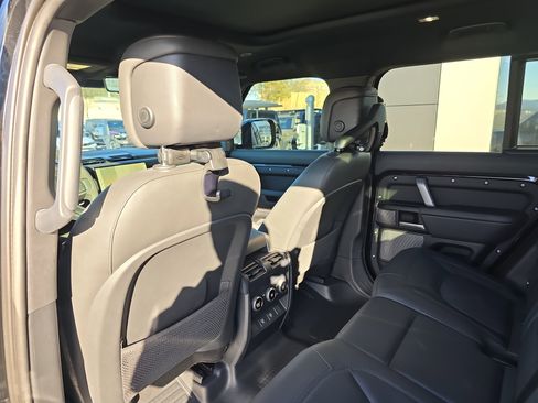 Certified 2024 Land Rover Defender 110 V8 image 17