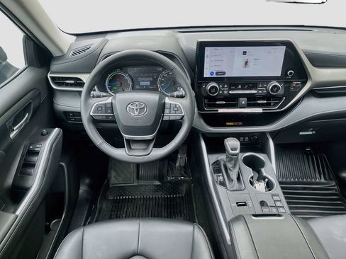 Used 2025 Toyota Highlander XLE AWD/4WD image 23