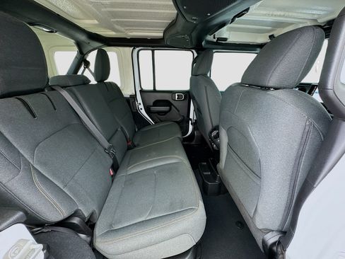 Used 2024 Jeep Wrangler Unlimited AWD/4WD image 18