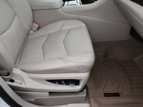 Used 2020 Cadillac Escalade ESV Premium Luxury image 32