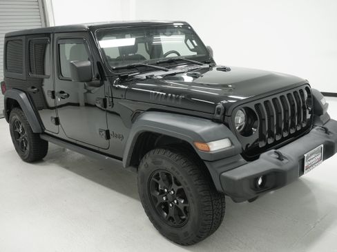 Used 2020 Jeep Wrangler Unlimited Sport AWD/4WD image 3