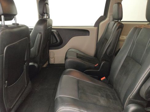 Used 2017 Dodge Grand Caravan SXT image 18
