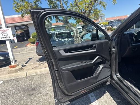 Used 2024 Porsche Cayenne Coupe image 11